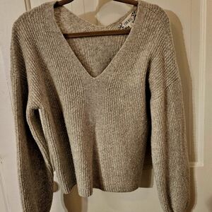 Pink Rose V-Neck Sweater in Light Grey